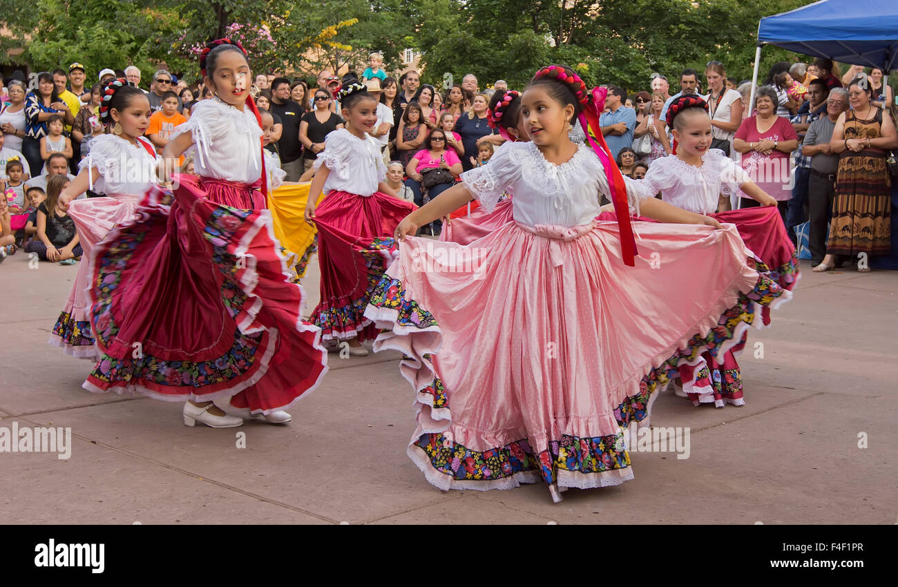 USA, New Mexico, Santa Fe. Hispanic folkloric dance group performing in