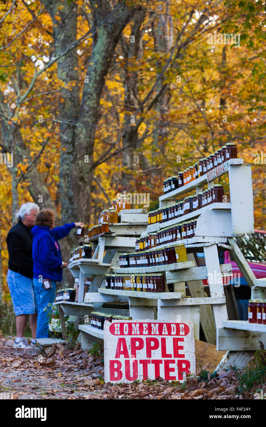 Outdoor jam and jelly stand by the blue ridge parkway hires stock photography and images Alamy