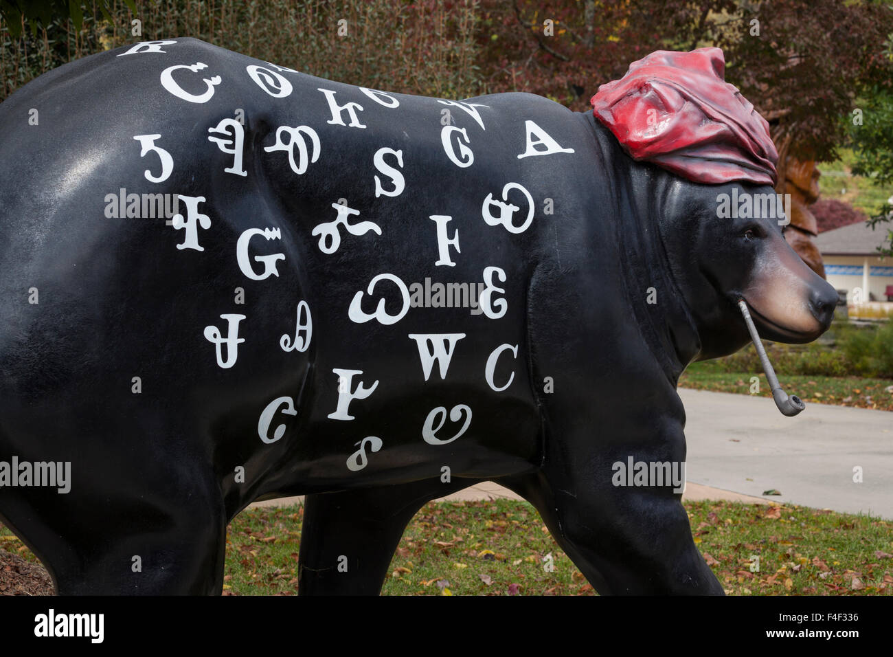 North Carolina, Cherokee, Cherokee Indian Reservation, bear sculpture