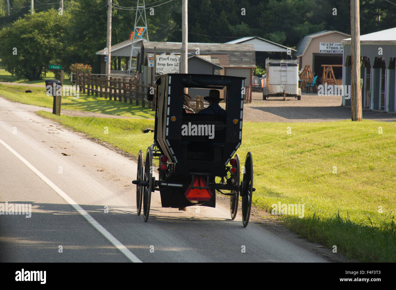 Middlefield typical amish hires stock photography and images Alamy