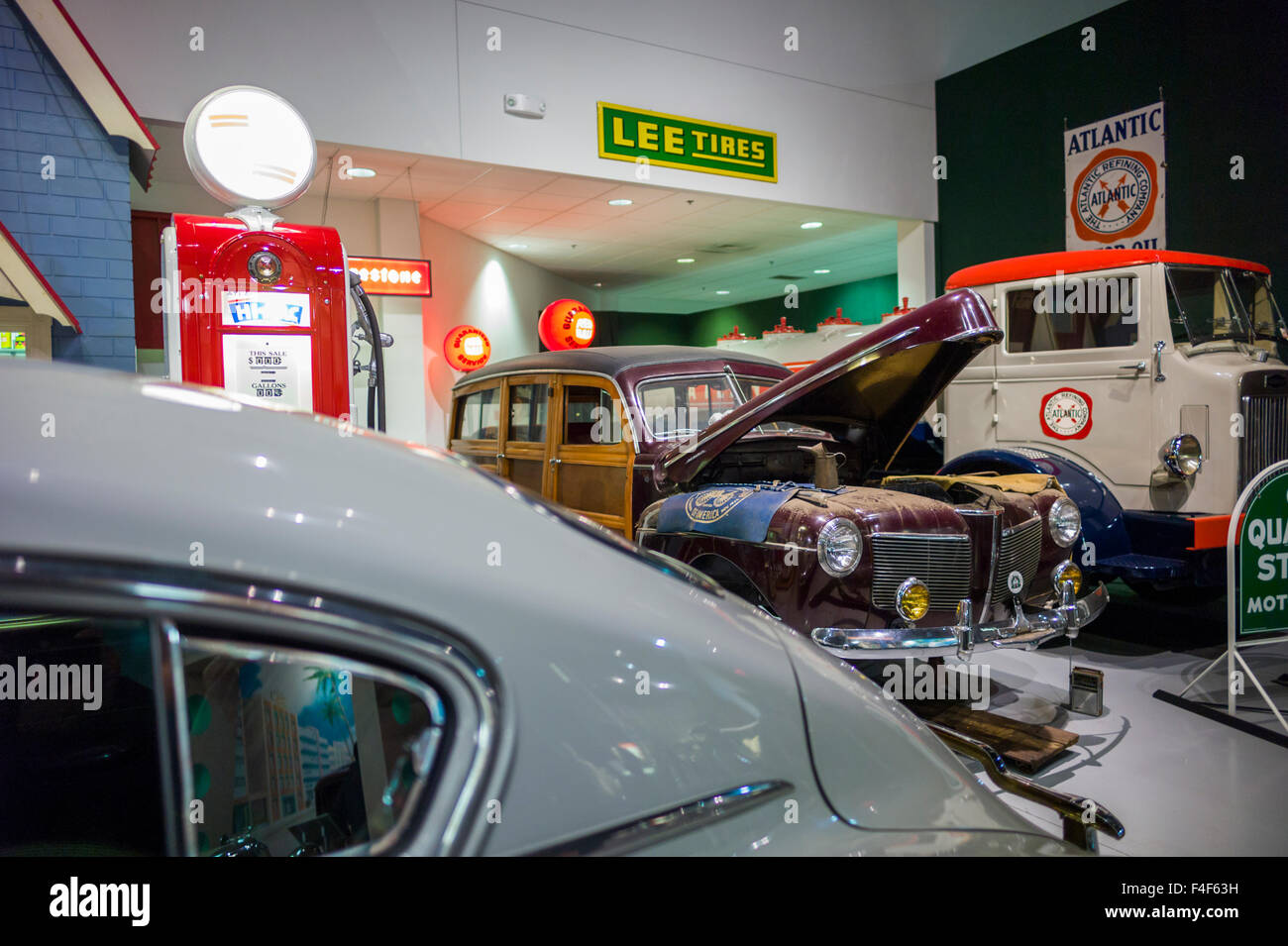 USA, Pennsylvania, Hershey, AACA Auto Museum, interior Stock Photo - Alamy