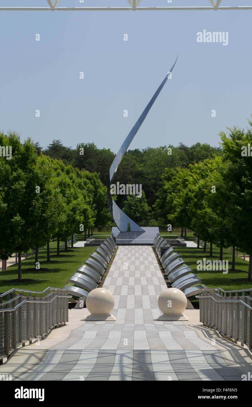 USA, Virginia, Chantilly. Wall of Honor fronts 'Ascent' sculpture