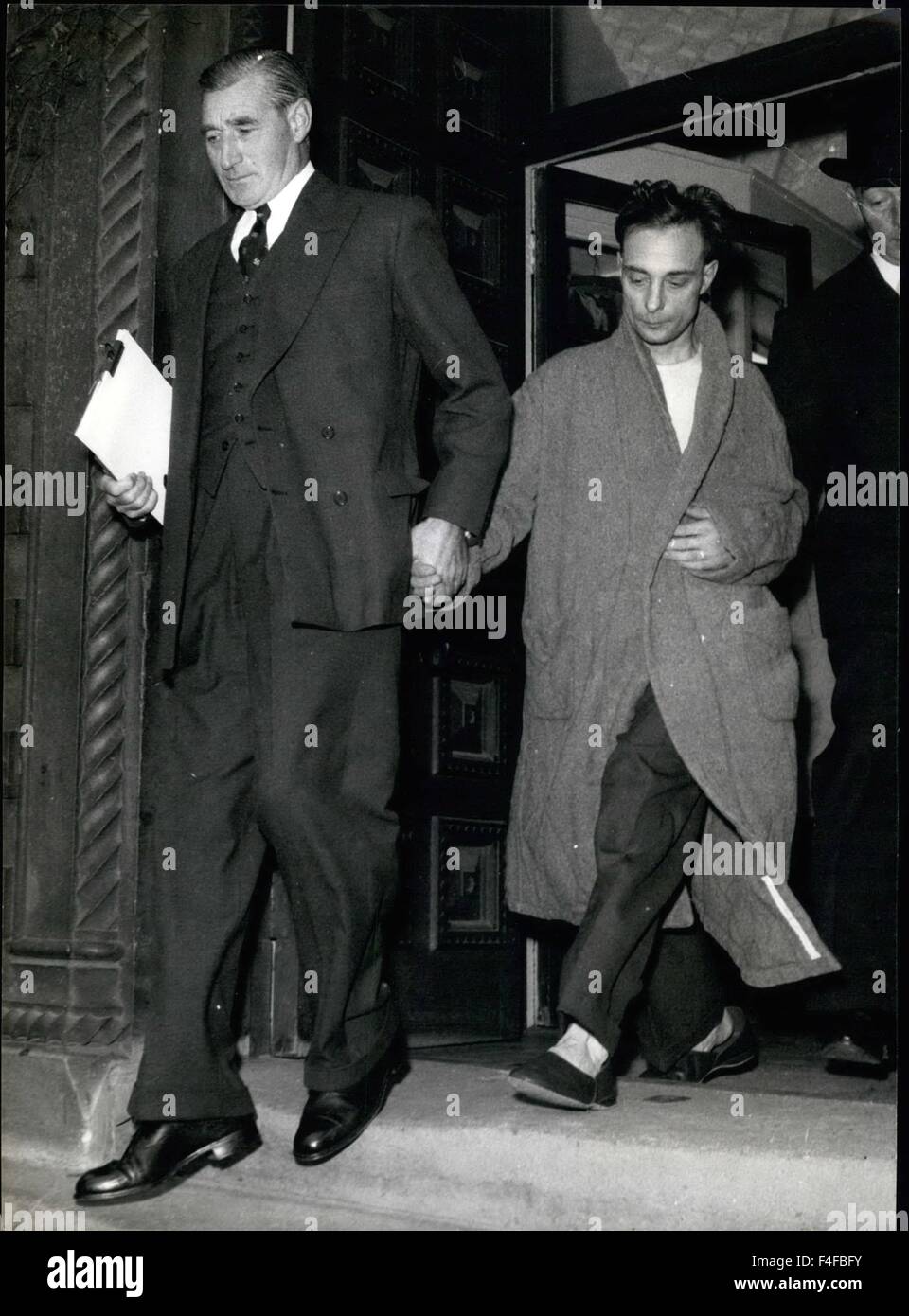 Prize winning picture Fincher catches another dramatic incident as detectives escort Horace Edwards from Wanstead Hospital where he had been taken after being found in a gas filled room. At his trial later, Edwards was found guilty of assaulting and strangling a seven year old boy. 24th Feb, 1968. © Keystone Pictures USA/ZUMAPRESS.com/Alamy Live News Stock Photo