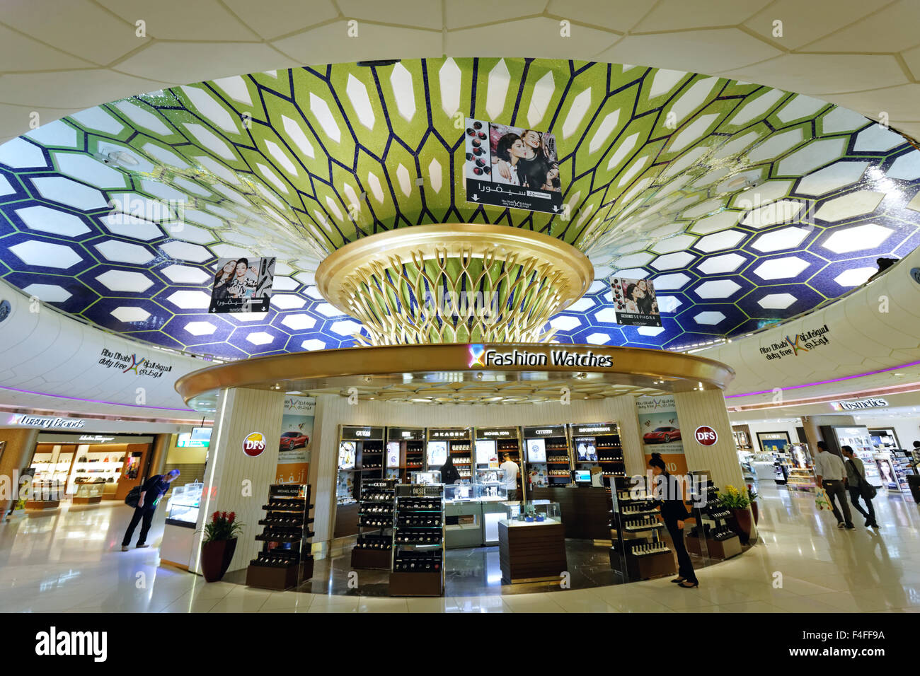United Arab Emirates: Terminal 1 Concourse, Transit hall and Duty Free Shops at Abu Dhabi International Airport Stock Photo