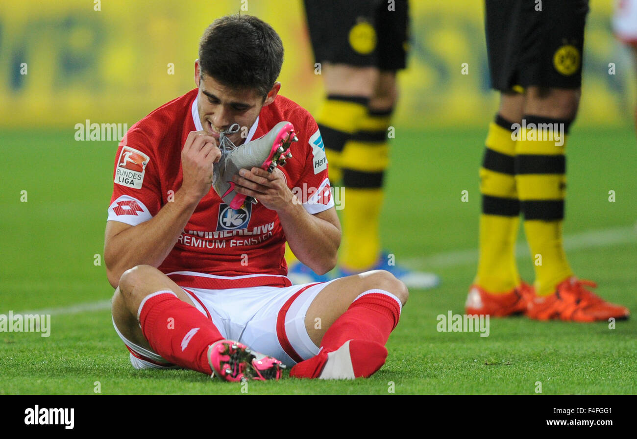 Untie shoelaces hires stock photography and images Alamy