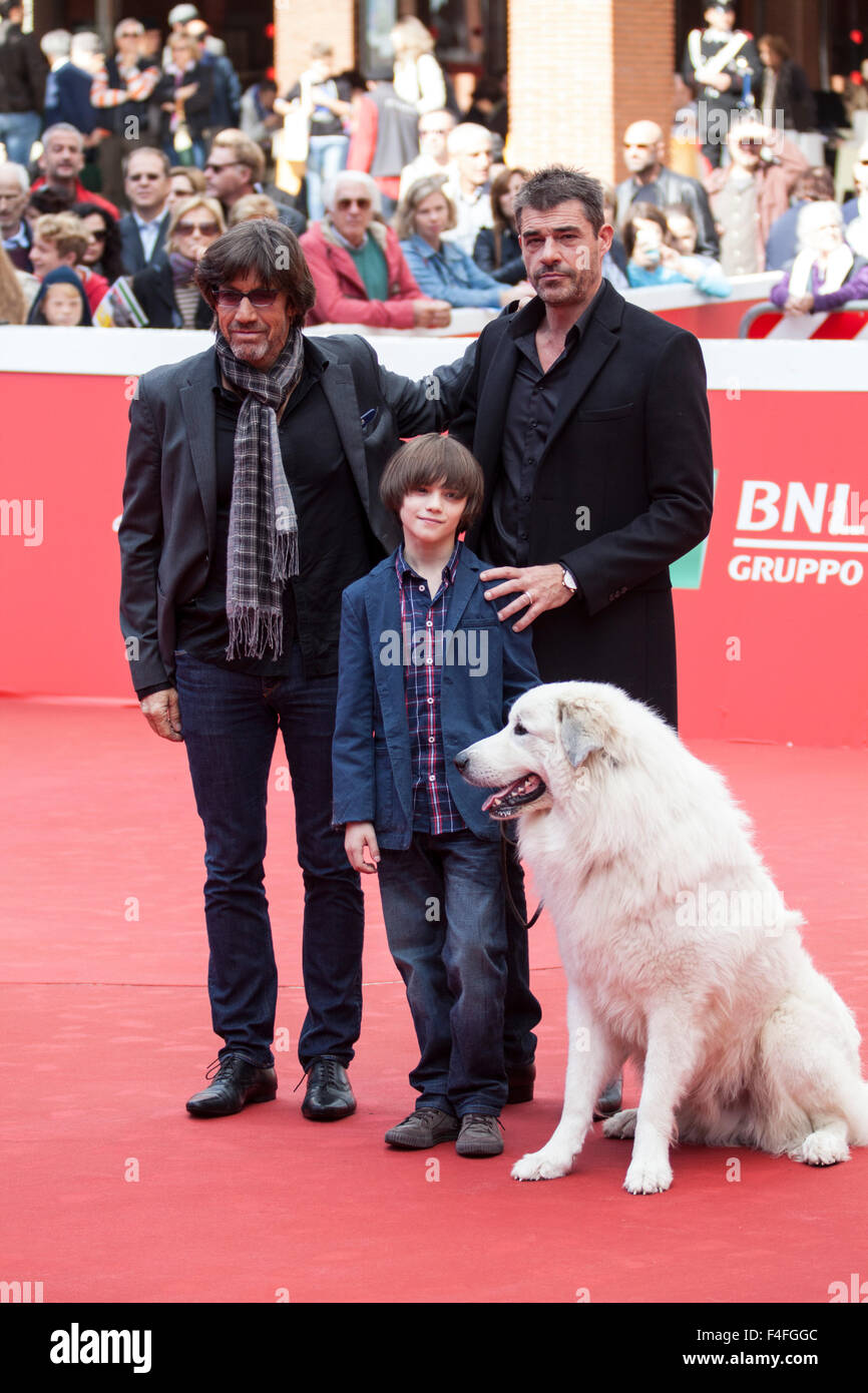 Rome, Italy. 17th October, 2015. Director Christian Duguay (L), Felix Busuet (C) Thierry Neuvic (R) and dog Belle on the Red Carpet for the French film 'Belle & Sebastien, The Adventures Continue, at the 10th Rome Film Fest., , Roma, Italy,17/10/15 Credit:  Stephen Bisgrove/Alamy Live News Stock Photo