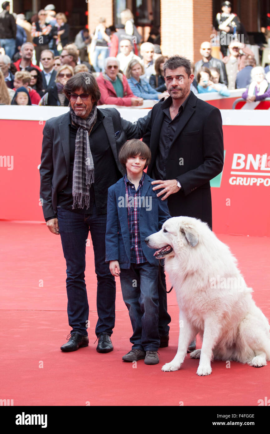 Rome, Italy. 17th October, 2015. Director Christian Duguay (L), Felix Bossuet,(C) Thierry Neuvic (R) and dog Belle on the Red Carpet for the French film 'Belle & Sebastien, The Adventures Continue, at the 10th Rome Film Fest., , Roma, Italy,17/10/15 Credit:  Stephen Bisgrove/Alamy Live News Stock Photo