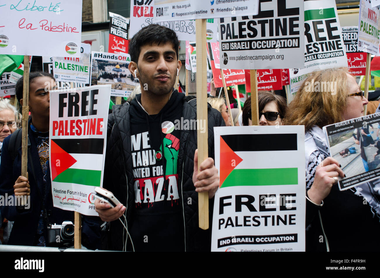 Around 2,500 people gather outside the London Israeli embassy, in protest against the treatment of Palestinians by the Israelis. Stock Photo