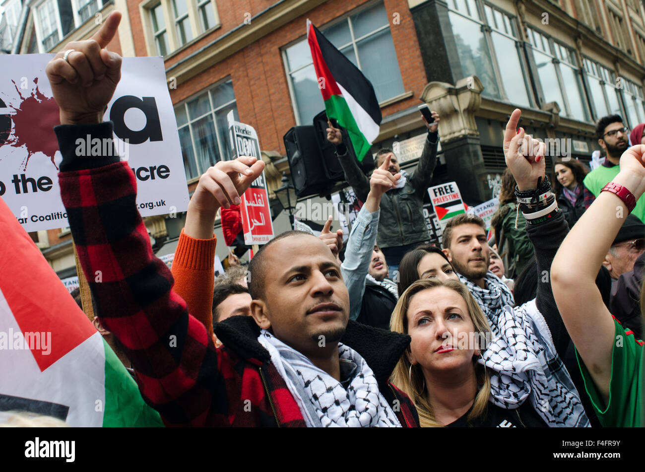 Around 2,500 people gather outside the London Israeli embassy, in protest against the treatment of Palestinians by the Israelis. Stock Photo