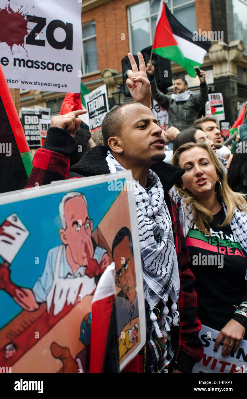 Around 2,500 people gather outside the London Israeli embassy, in protest against the treatment of Palestinians by the Israelis. Stock Photo