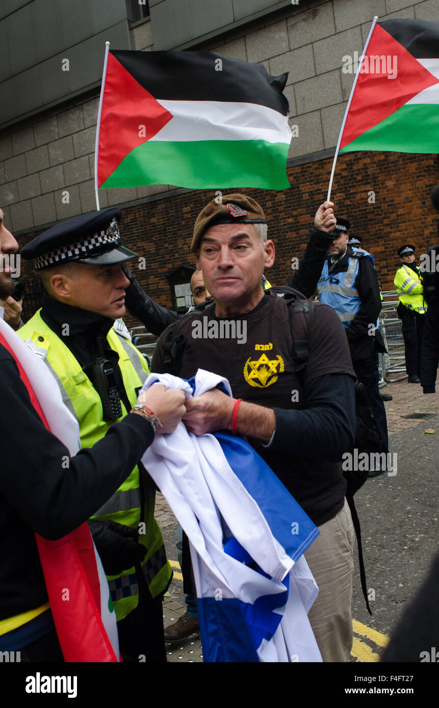 London, UK. 17th October, 2015. A single Israeli protester interrupts the 'Free Palestine' protest, by brandishing an Israeli flag. Credit:  Bertie Oakes/Alamy Live News Stock Photo