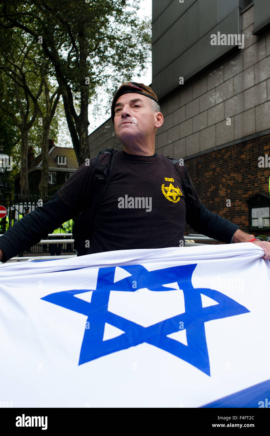 London, UK. 17th October, 2015. A single Israeli protester interrupts the 'Free Palestine' protest, by brandishing an Israeli flag. Credit:  Bertie Oakes/Alamy Live News Stock Photo