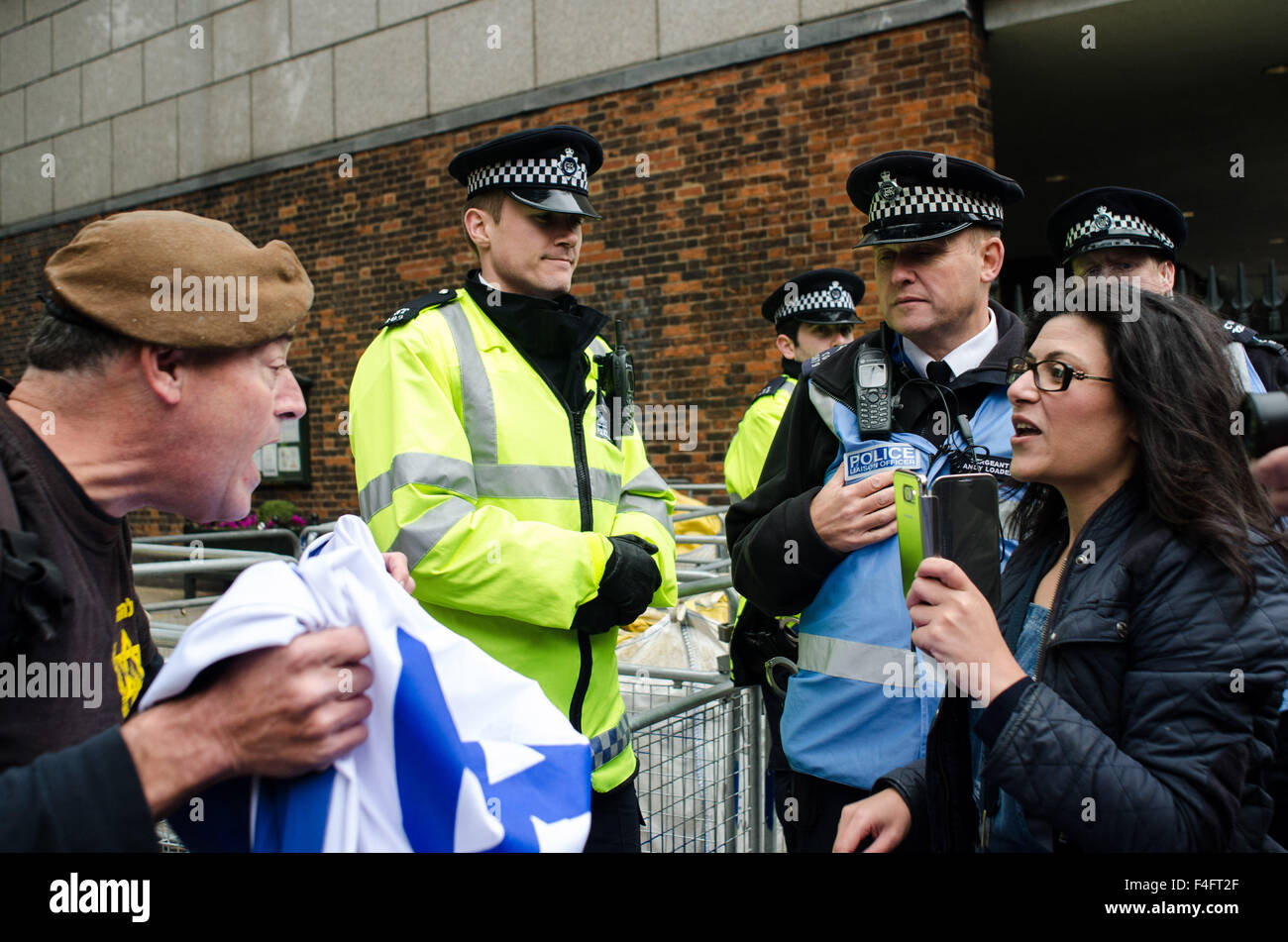 London, UK. 17th October, 2015. The Israeli man debates with a British Palestinian. Credit:  Bertie Oakes/Alamy Live News Stock Photo