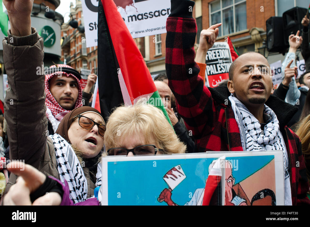 London, UK. 17th October, 2015. Around 2,500 people gather outside the London Israeli embassy, in protest against the treatment of Palestinians by the Israeli government. Credit:  Bertie Oakes/Alamy Live News Stock Photo