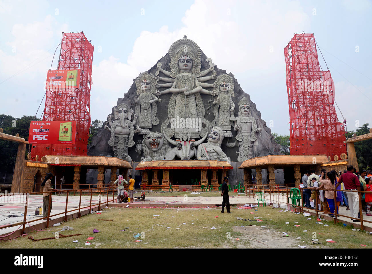 Kolkata, India. 17th Oct, 2015. The world's largest Durga Idol that was