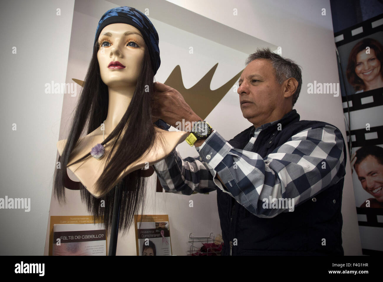 Wigs on display hires stock photography and images Alamy
