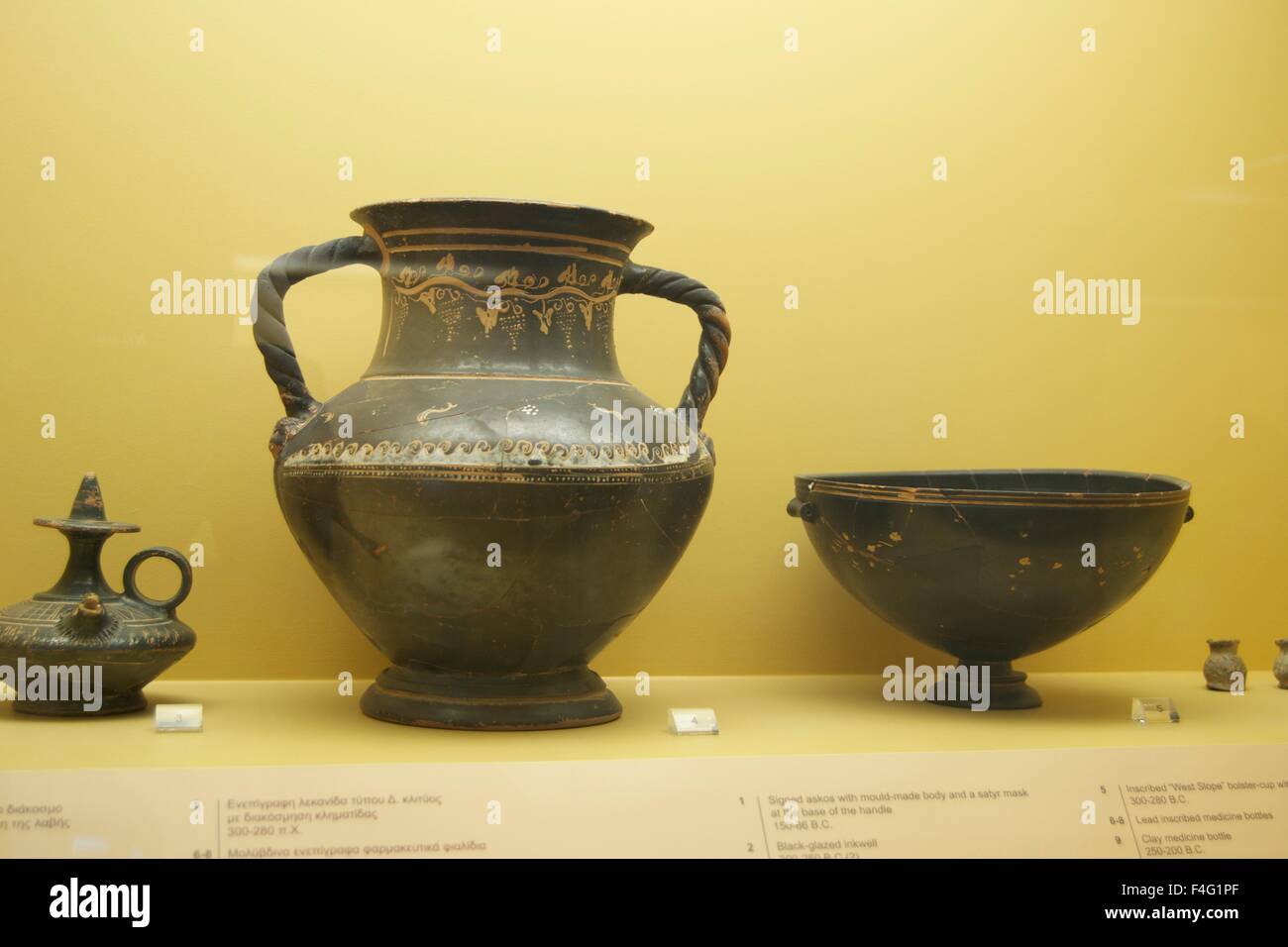 Ancient greek pottery hires stock photography and images Alamy