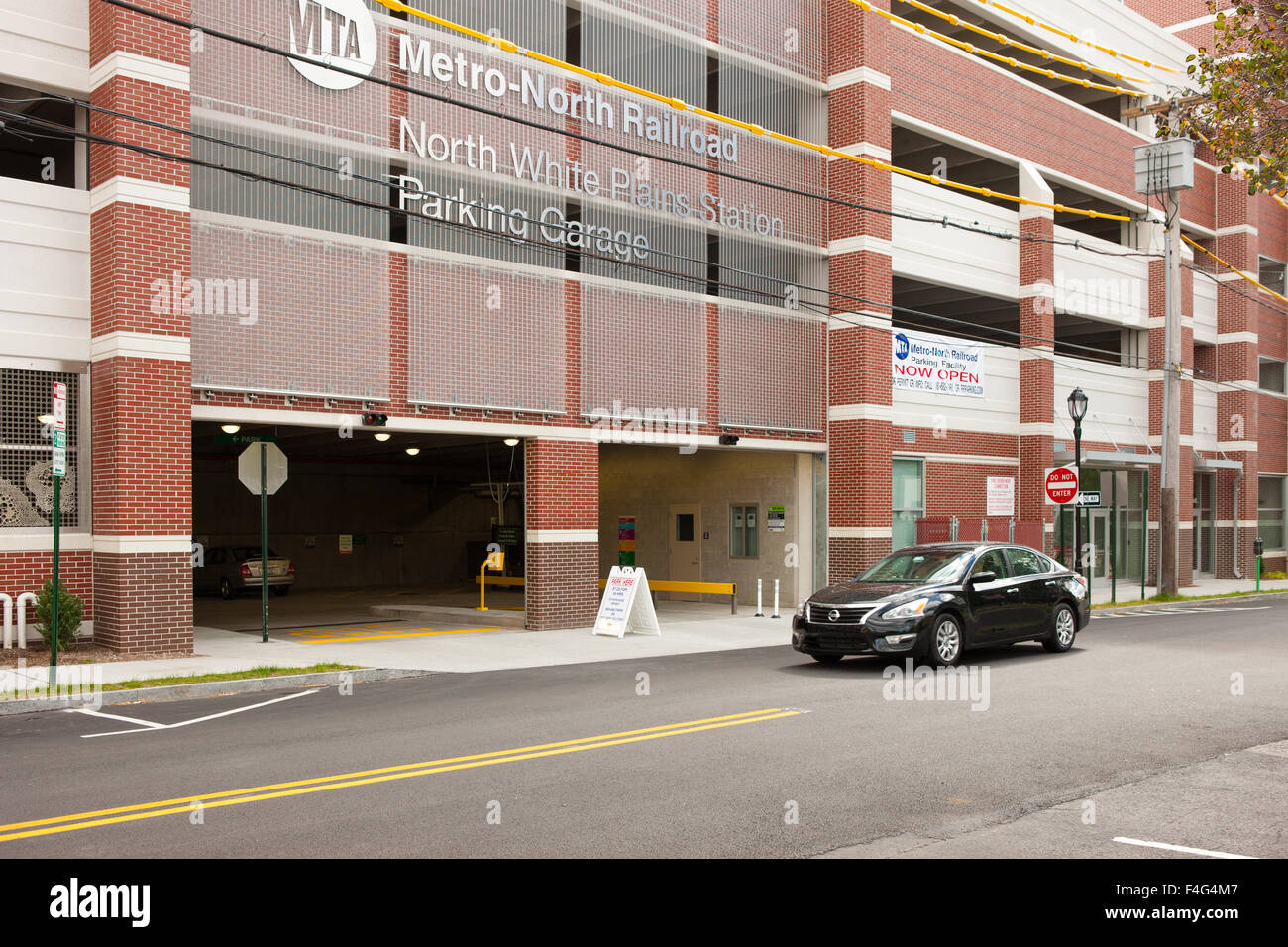 A car passes the Metro-North Railroad North White Plains Station Parking Garage in White Plains, New York. Stock Photo