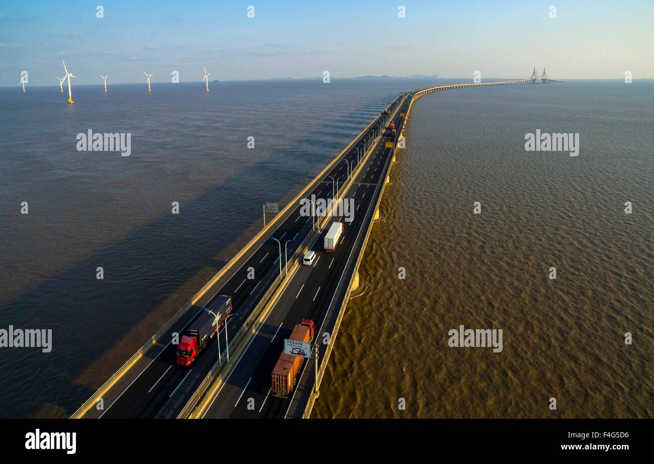 Shanghai. 16th Oct, 2015. Aerial photo taken on Oct. 16, 2015 shows Donghai Bridge, a 32-km-long sea bridge connecting Shanghai's business and financial center with the Yangshan Deep-water Port, which is part of the Shanghai free trade zone (FTZ), in Shanghai, east China. © Li Jun/Xinhua/Alamy Live News Stock Photo
