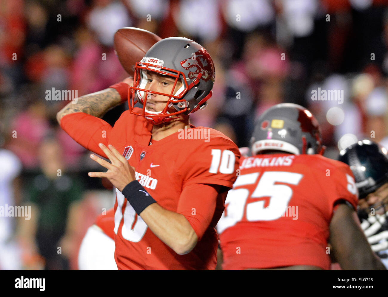 Albuquerque, NM, USA. 17th Oct, 2015. UNM's quarterback #10 Austin Apodoca passed his team to victory in the final minutes of the game Saturday night as UNM beat Hawaii 28-27. Saturday, Oct. 17, 2015. © Jim Thompson/Albuquerque Journal/ZUMA Wire/Alamy Live News Stock Photo