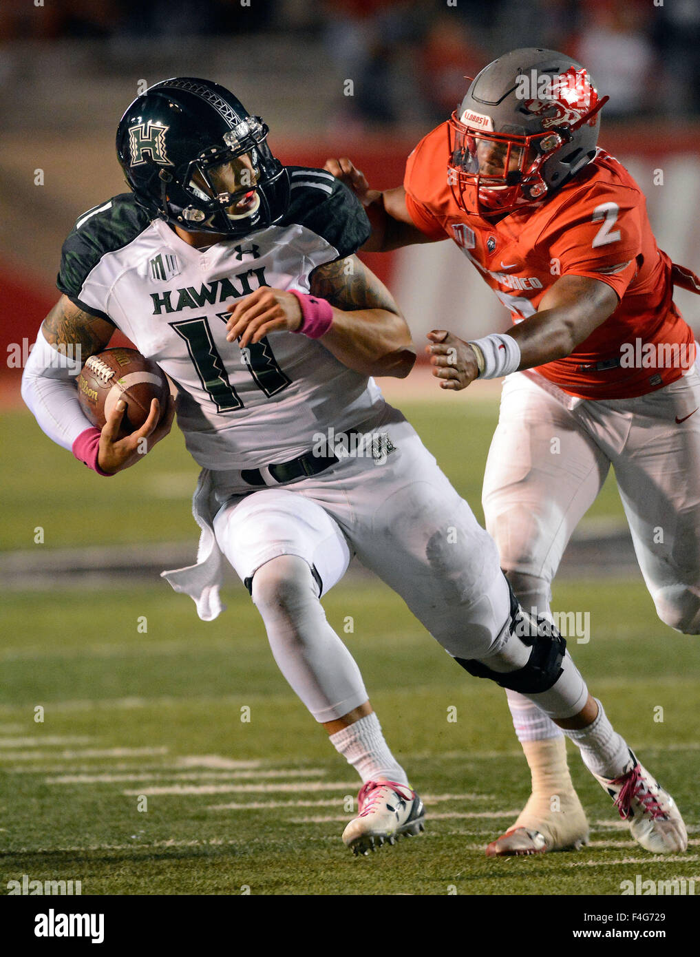 Albuquerque, NM, USA. 17th Oct, 2015. UNM's #2 Kimmie Carson runs down Hawaii's quarterback #11 Ikaika Woolsey in the second half of their game. Saturday, Oct. 17, 2015. © Jim Thompson/Albuquerque Journal/ZUMA Wire/Alamy Live News Stock Photo