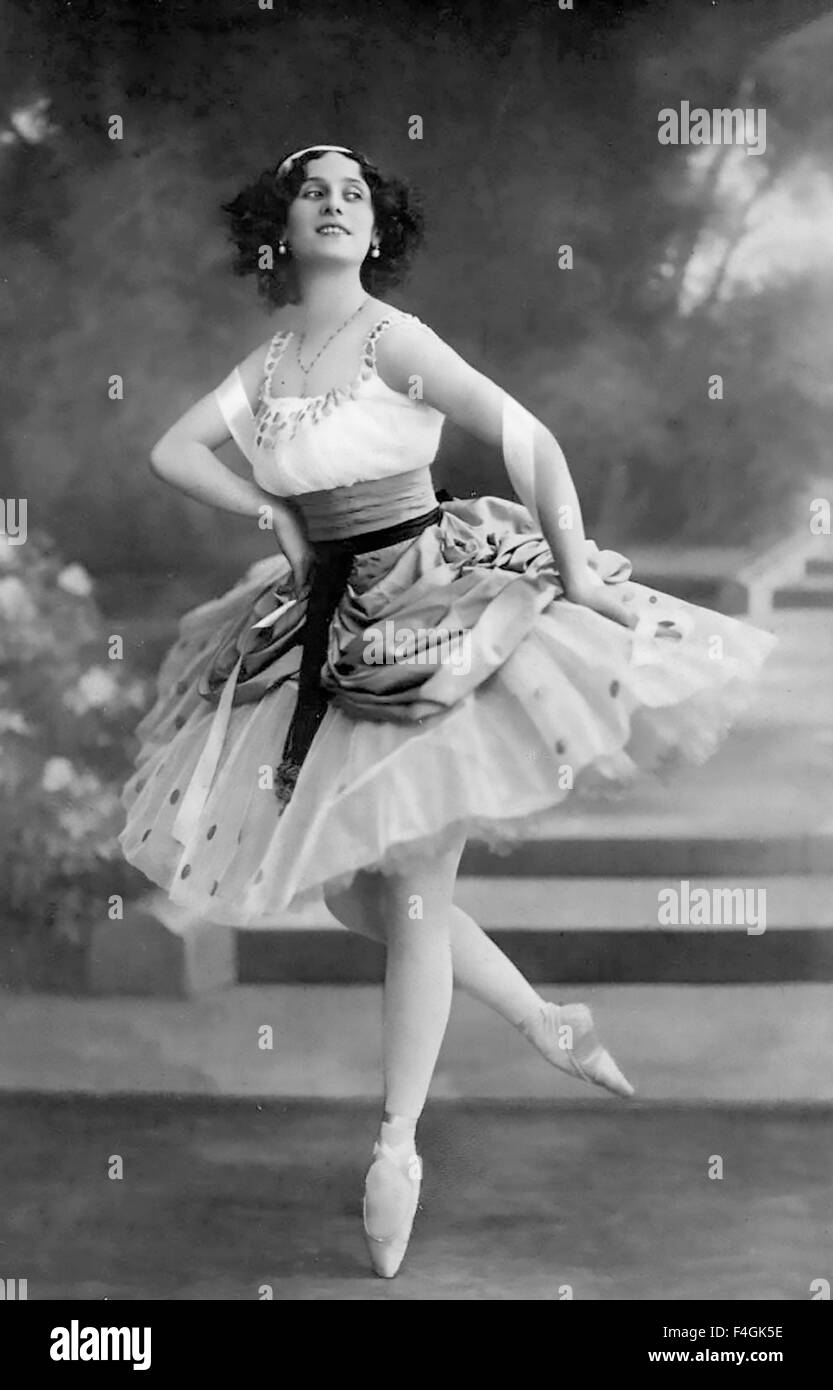 ANNA PAVLOVA (1881-1931) Russian prima ballerina in 1912 Stock Photo