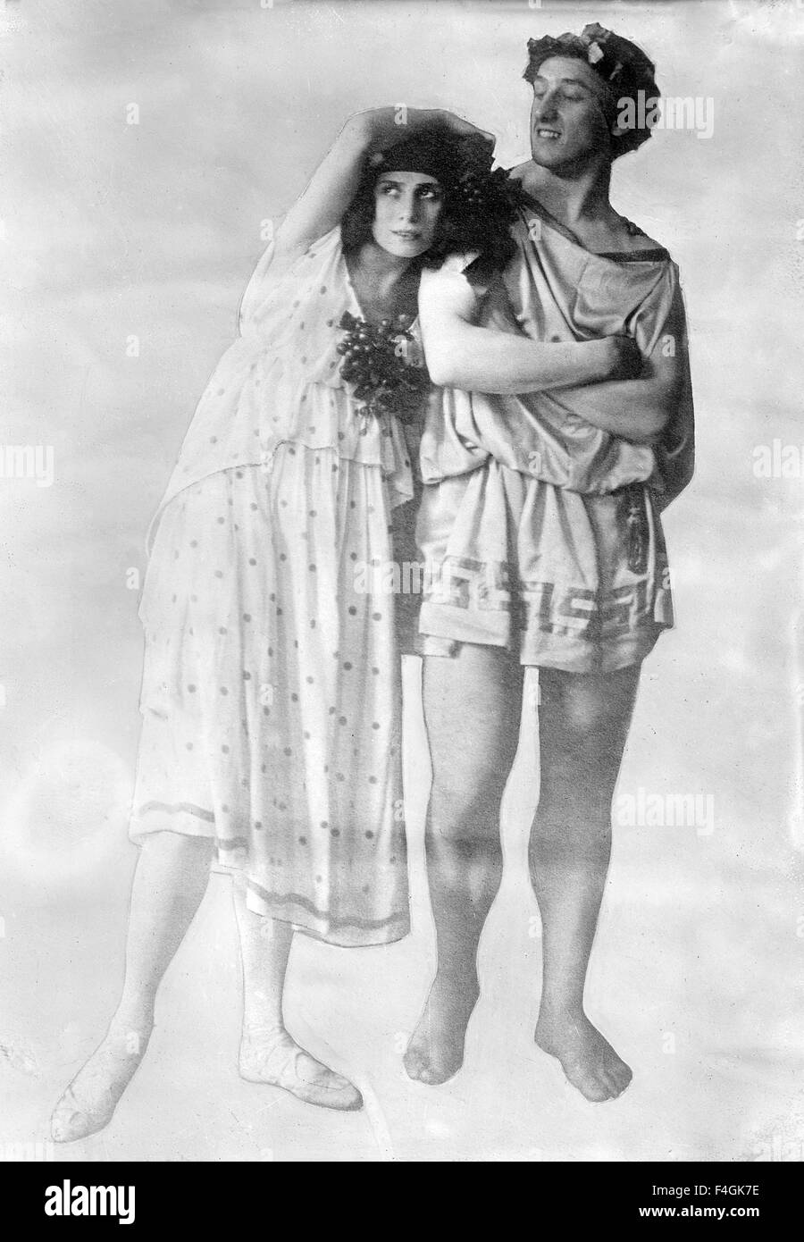 ANNA PAVLOVA (1881-1931) Russian prima ballerina with fellow Russian dancer Laurent Novikoff in 1911 Stock Photo