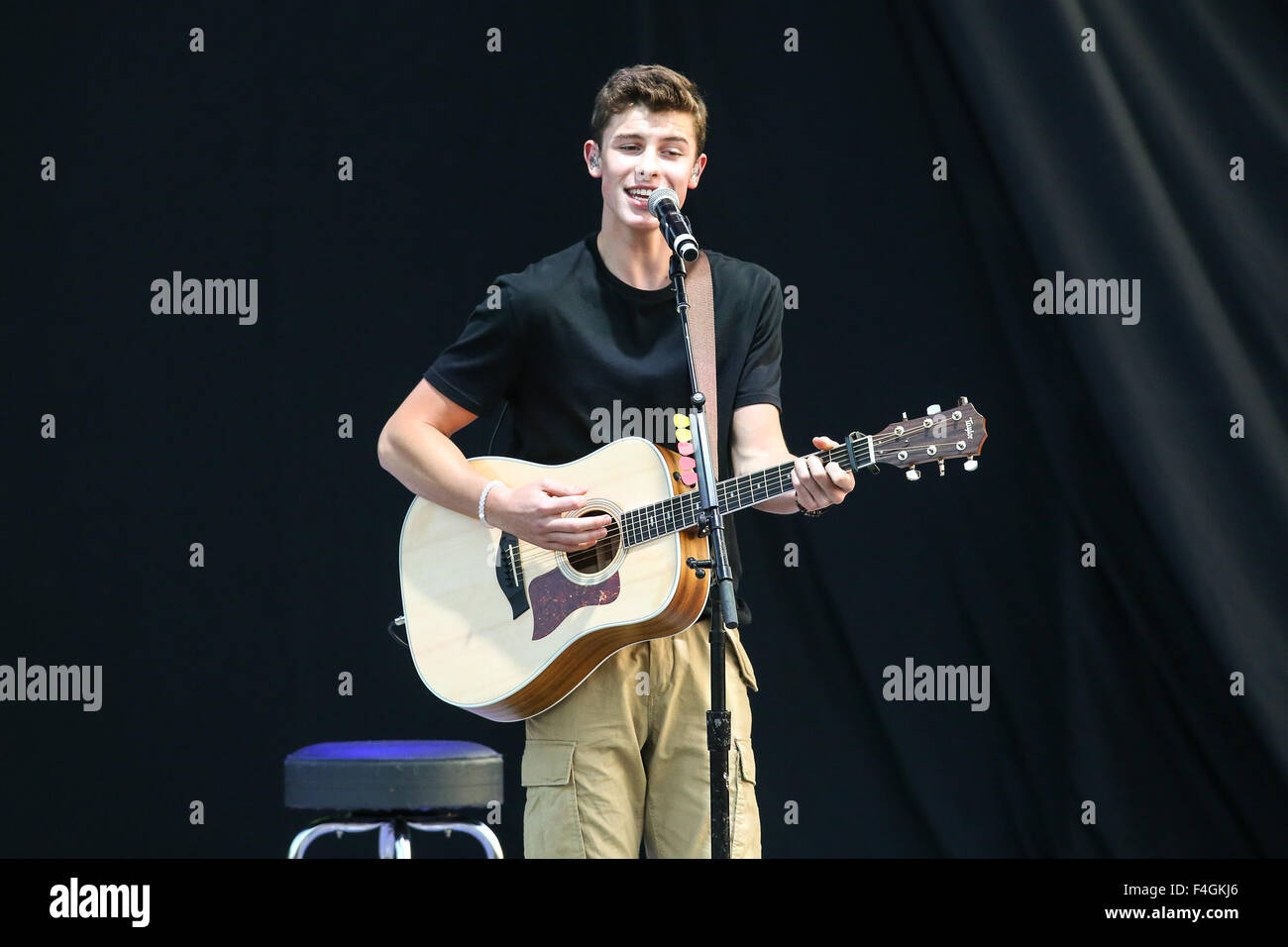 Shawn Mendes performs in North Carolina Stock Photo - Alamy