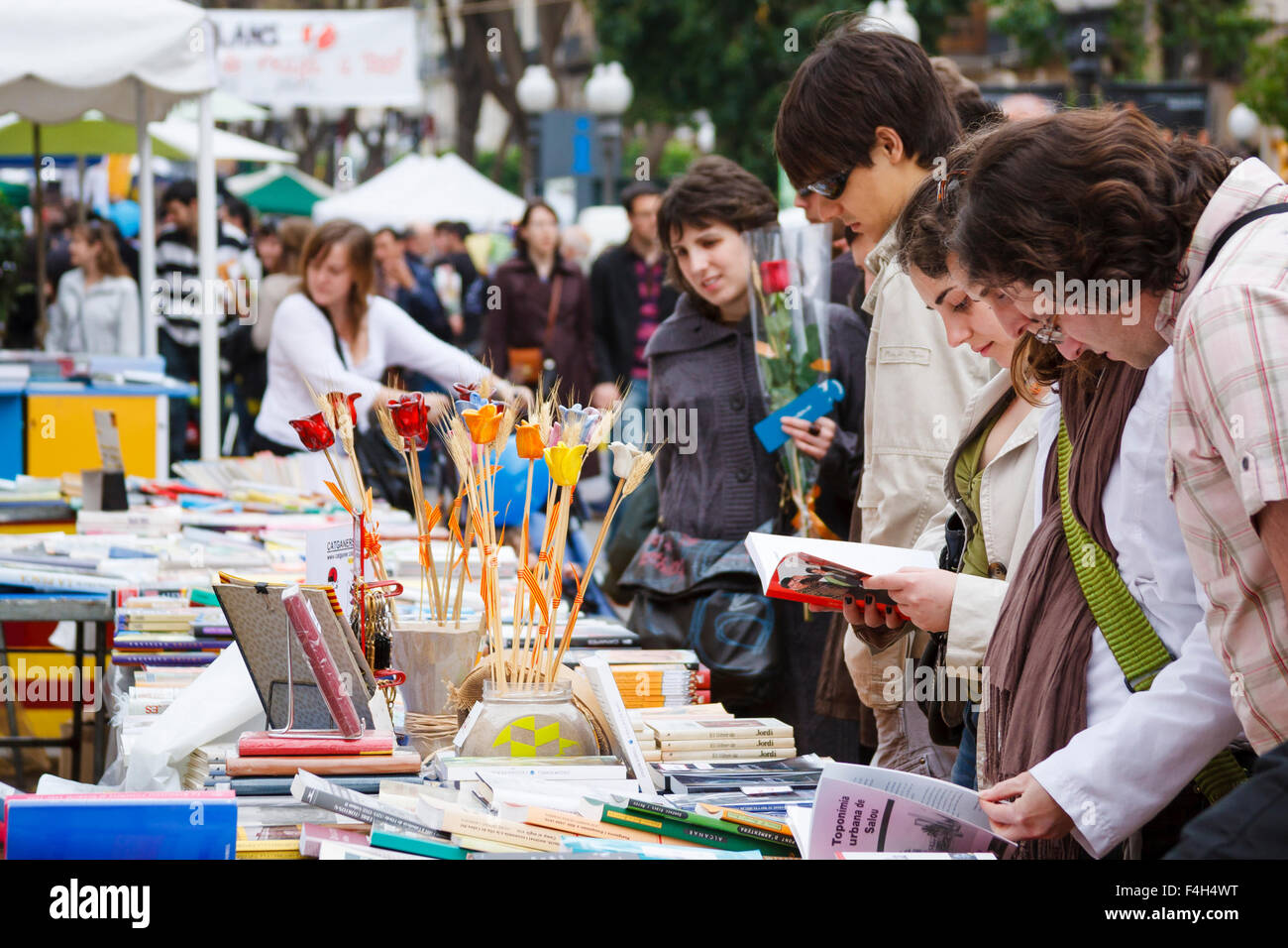 People browsing books at a stall on the Rambla Nova, Tarragona, Spain, during the day of Sant Jordi (April23) Stock Photo