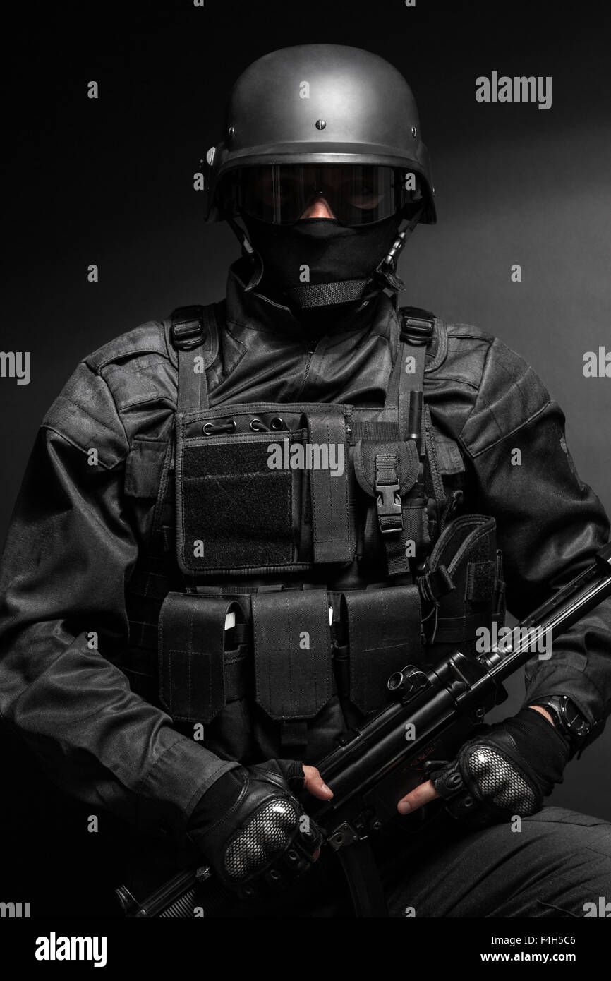 Spec ops police officer SWAT Stock Photo, Royalty Free Image: 88887910 ...