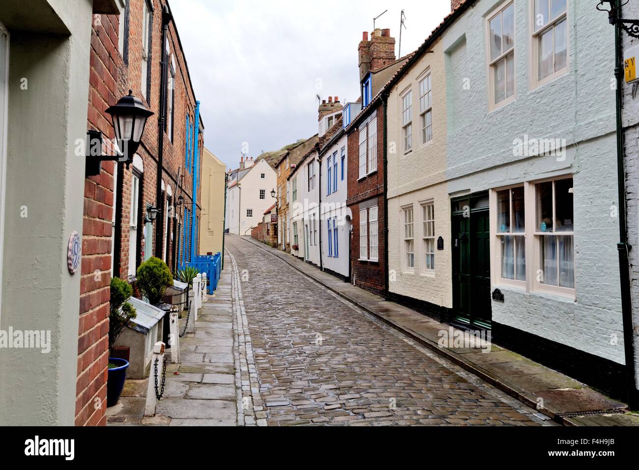 Henrietta Street in old Whitby town North Yorkshire Stock Photo Alamy