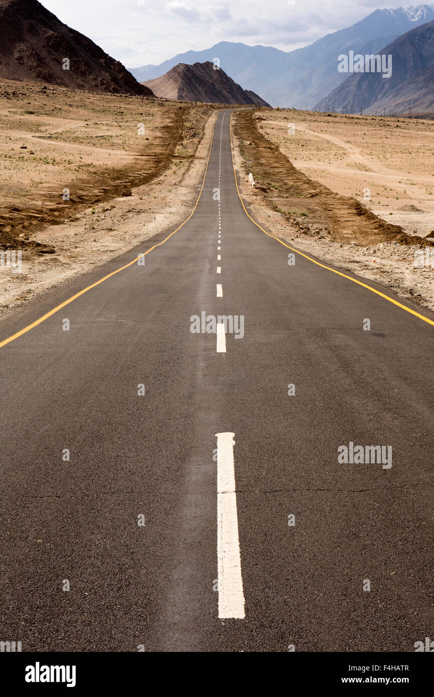 India, Jammu & Kashmir, Ladakh, Karu, LehManali highway, straight