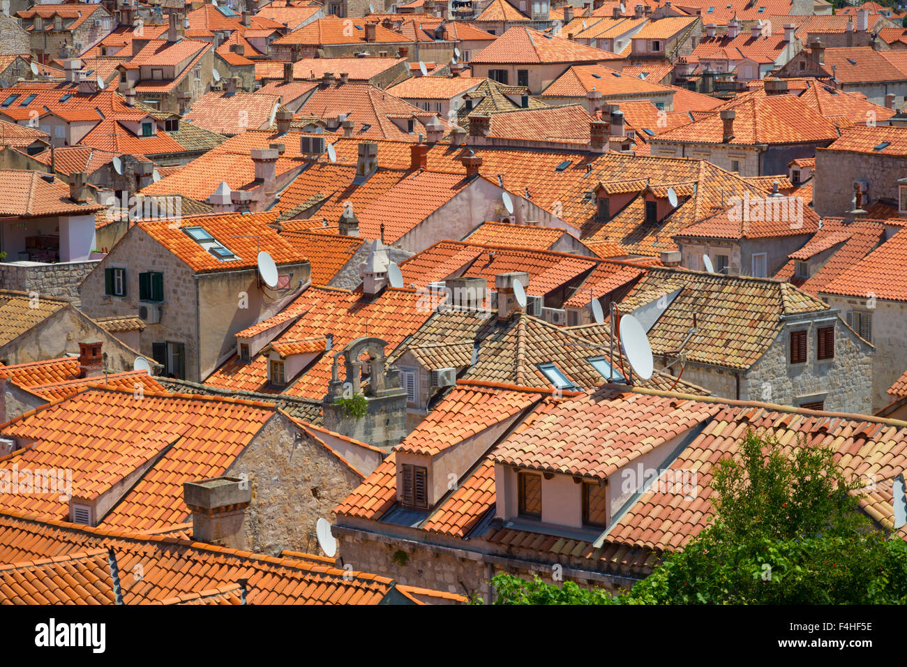 Rooftops hi-res stock photography and images - Alamy