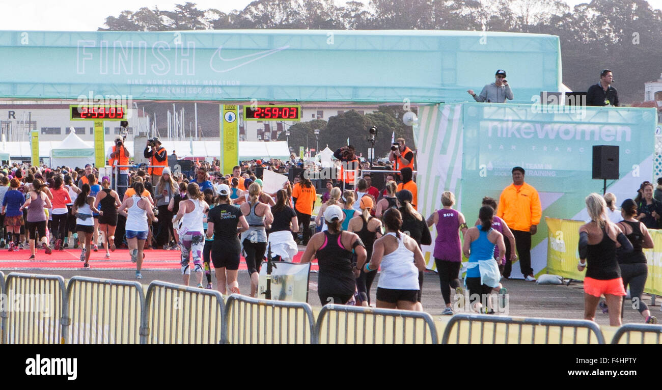 Nike womens half marathon hi-res stock photography and images - Alamy