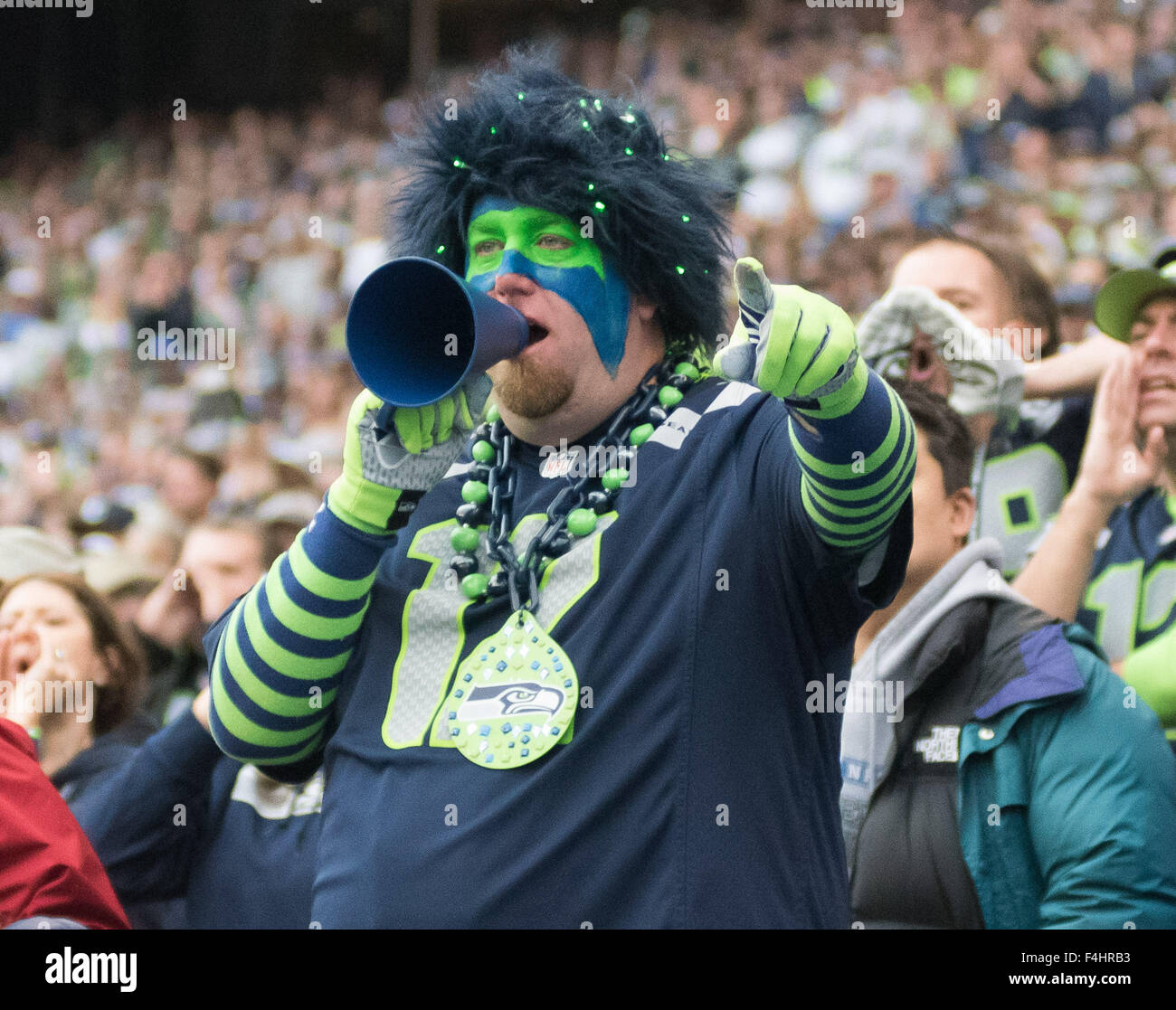 Nfl fans cheering hi-res stock photography and images - Alamy