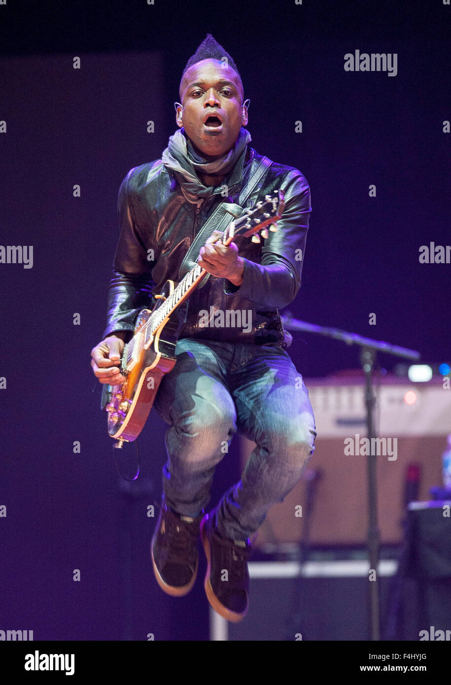 Oct 17, 2015 - Raleigh, North Carolina; USA - Guitarist CAPTAIN KIRK DOUGLAS of the band THE ROOTS performs live as part of the inaugural 2015 American Roots Music and Arts Festival that took place at the Walnut Creek Amphitheatre located in Raleigh. Copyright 2015 Jason Moore. © Jason Moore/ZUMA Wire/Alamy Live News Stock Photo