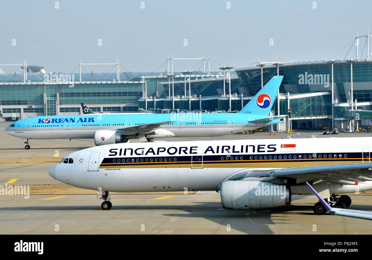 Airbus A 330-300 of Singapore airlines and Boeing 777 of Korean airlines Incheon international airport South Korea Stock Photo