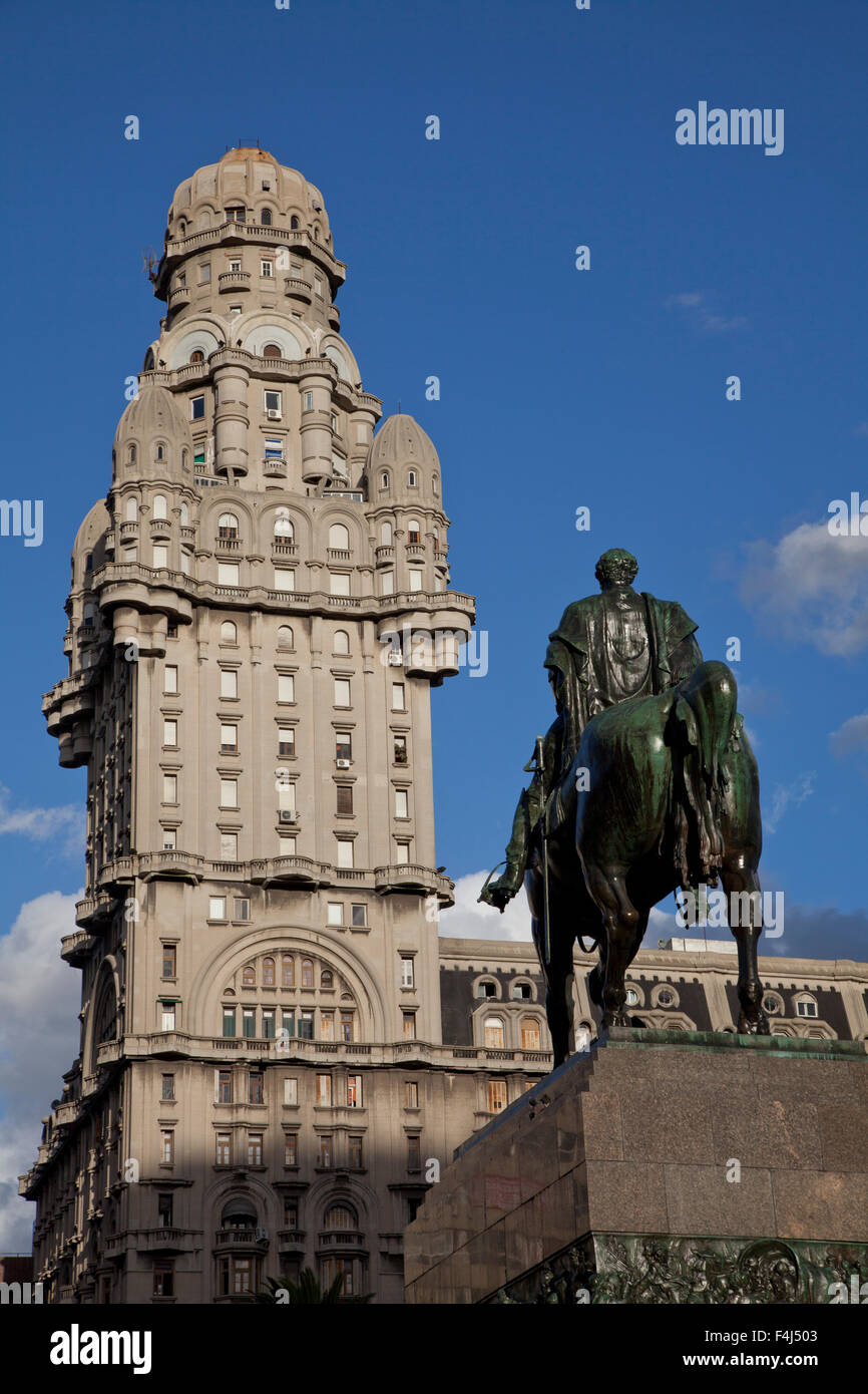 Independence Square, with statue of national hero Artigas, Montevideo, Uruguay, South America Stock Photo