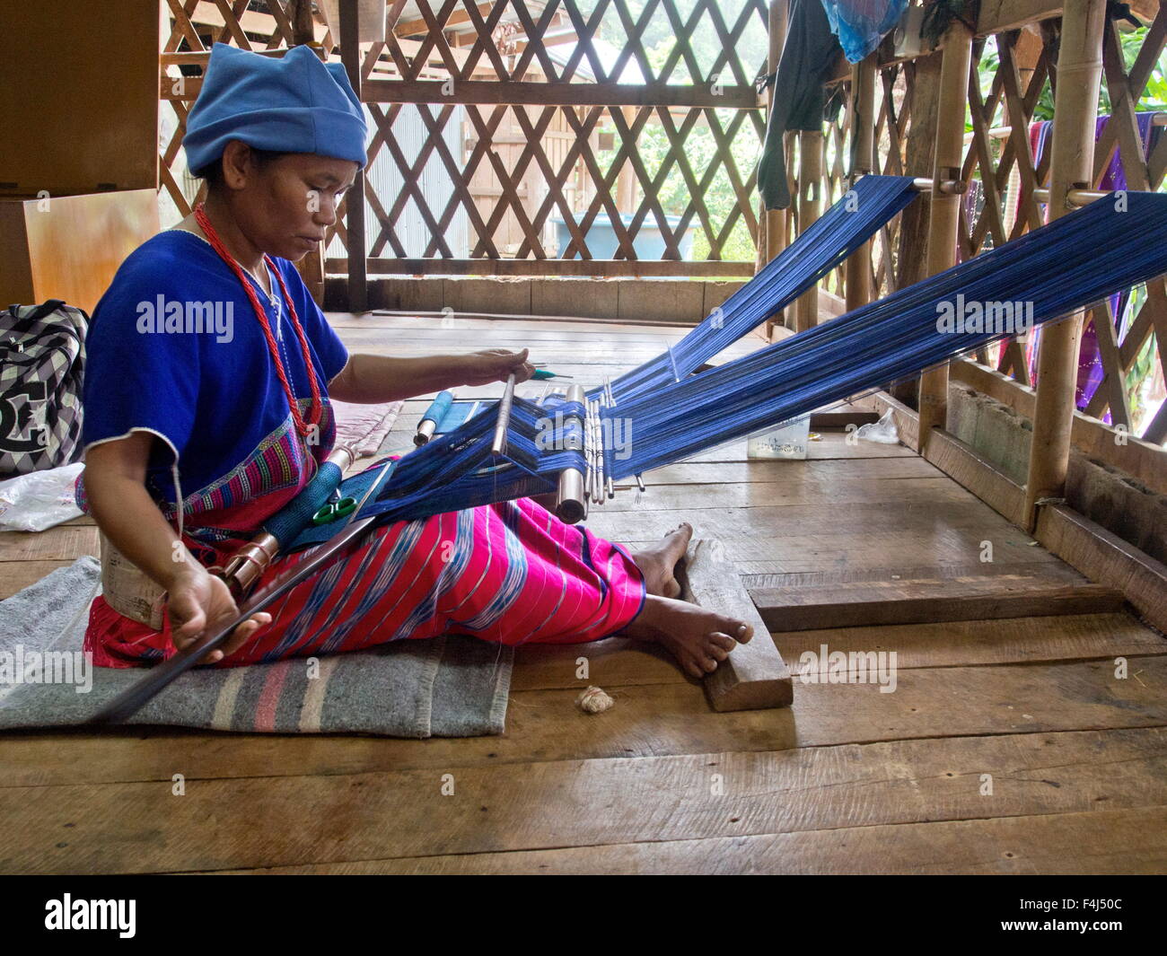 Ethnic hill tribe woman weaving crafts in the Doi Inthanon National Park in northern Thailand, Southeast Asia, Asia Stock Photo