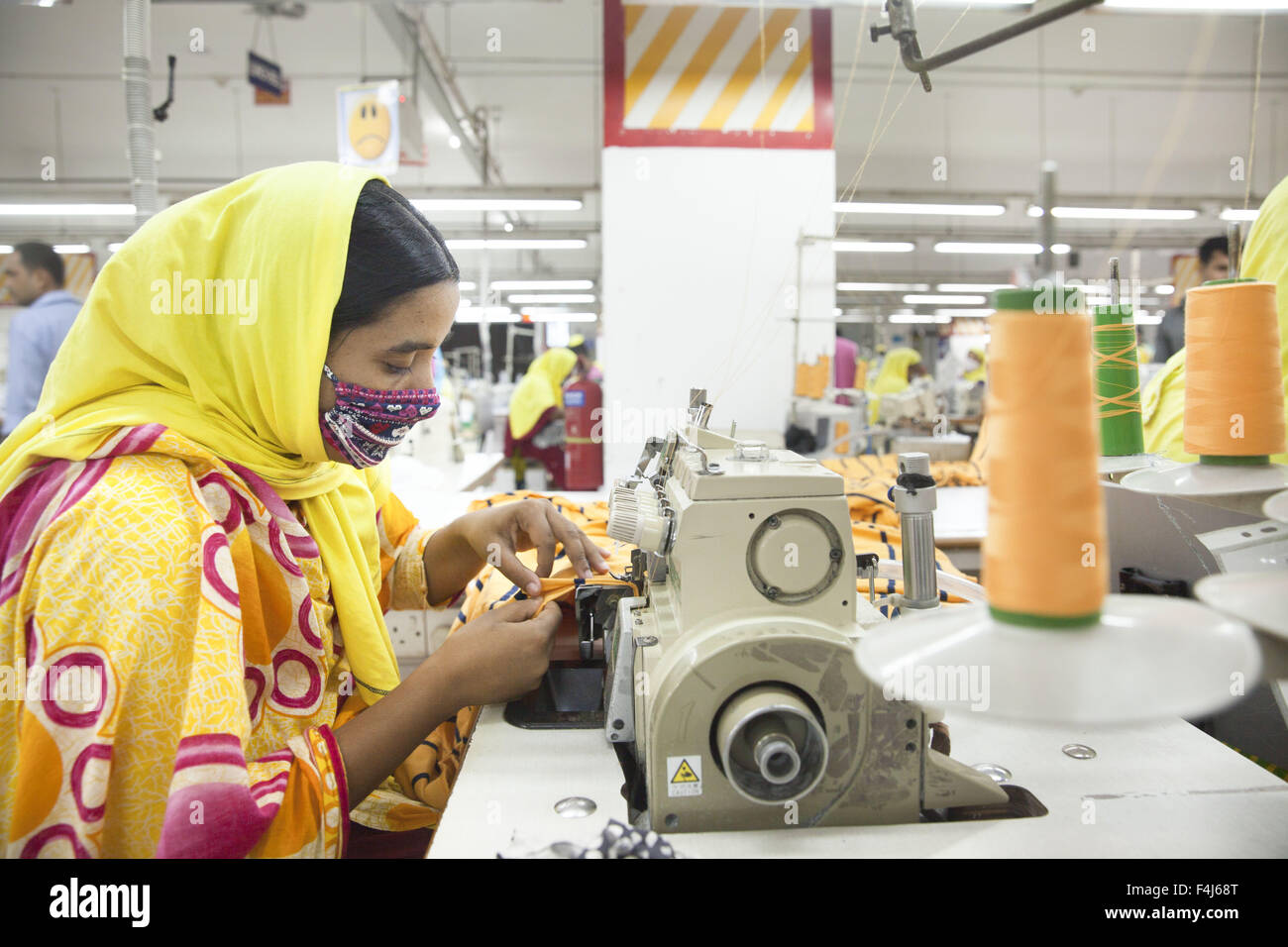 Gazipur, Dhaka, Bangladesh. 21st Sep, 2015. Bangladeshi female workers work at a garments factory in Gazipur, near Dhaka, Bangladesh. © Suvra Kanti Das/ZUMA Wire/Alamy Live News Stock Photo