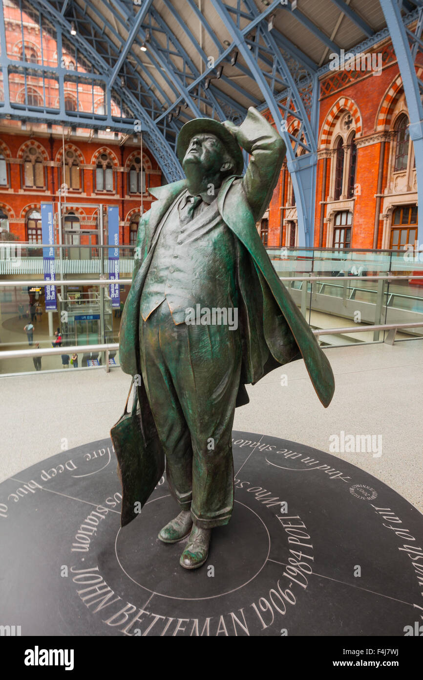 The statue of John Betjeman at St. Pancras International station, London, England, United Kingdom, Europe Stock Photo