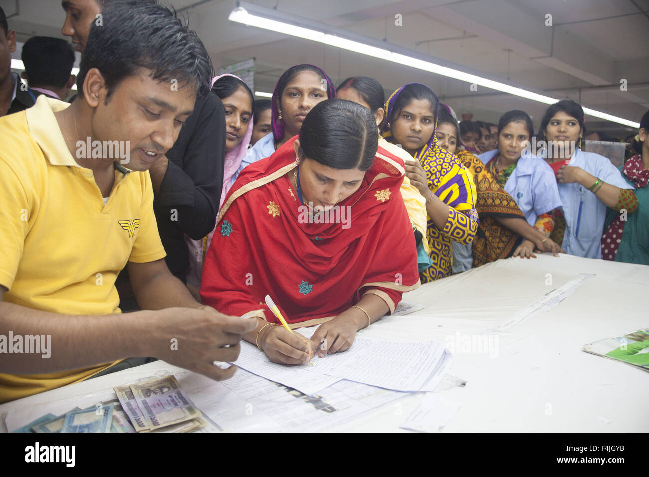 Dhaka, Bangladesh. 23rd Sep, 2015. Bangladeshi garments worker collects
