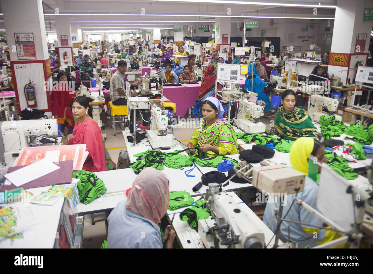Dhaka, Bangladesh. 23rd Sep, 2015. Bangladeshi garments workers work at