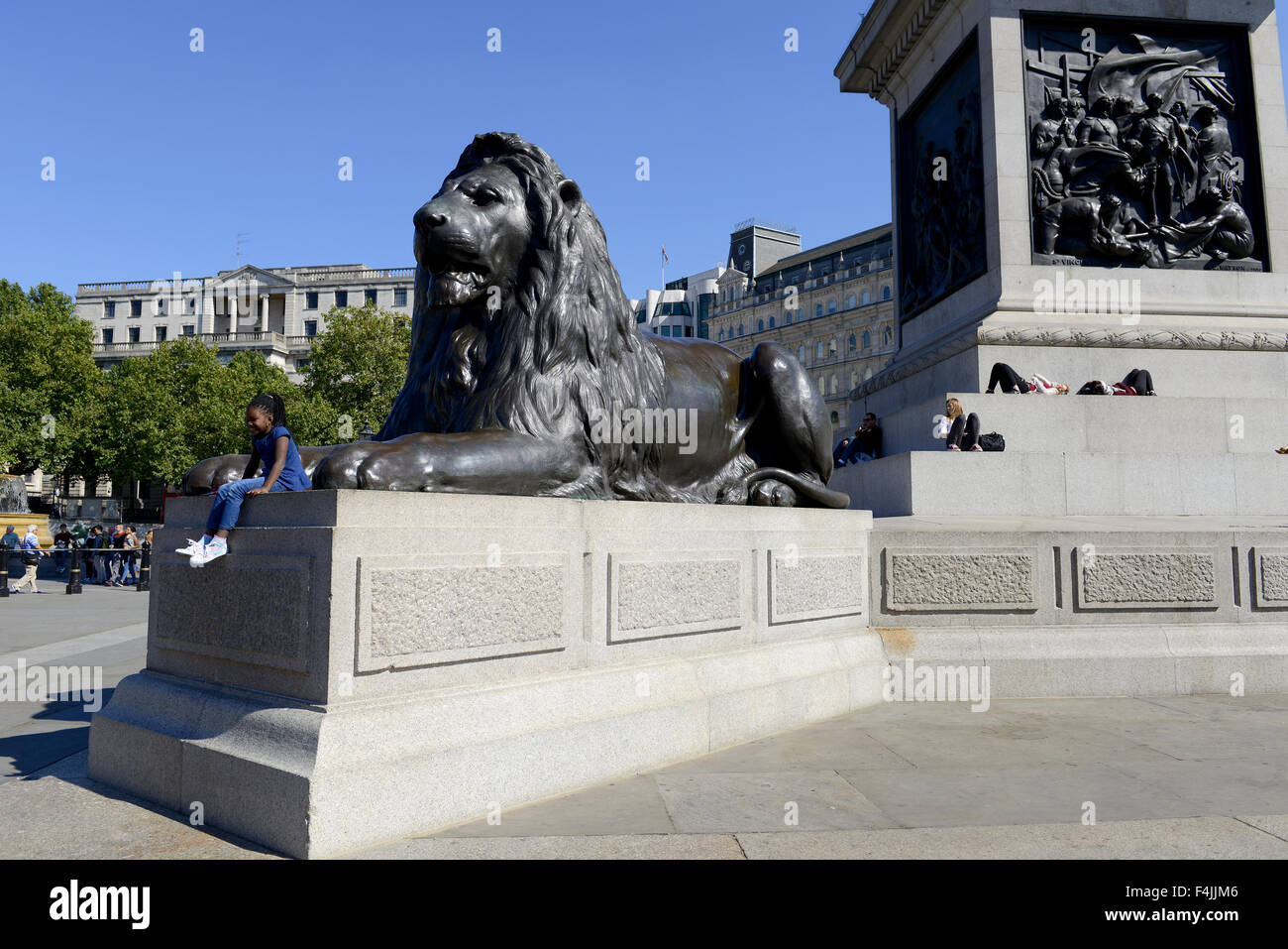 Statue of lion trafalgar square hi-res stock photography and images - Alamy