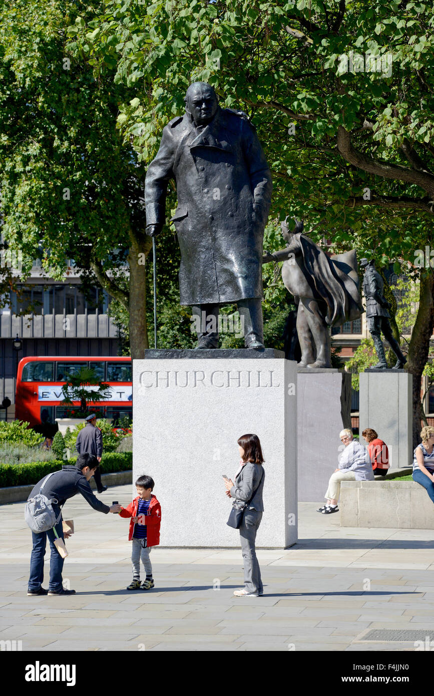 Sir Winston Churchill statue, tourists at the Churchill statue, London, Britain, UK Stock Photo