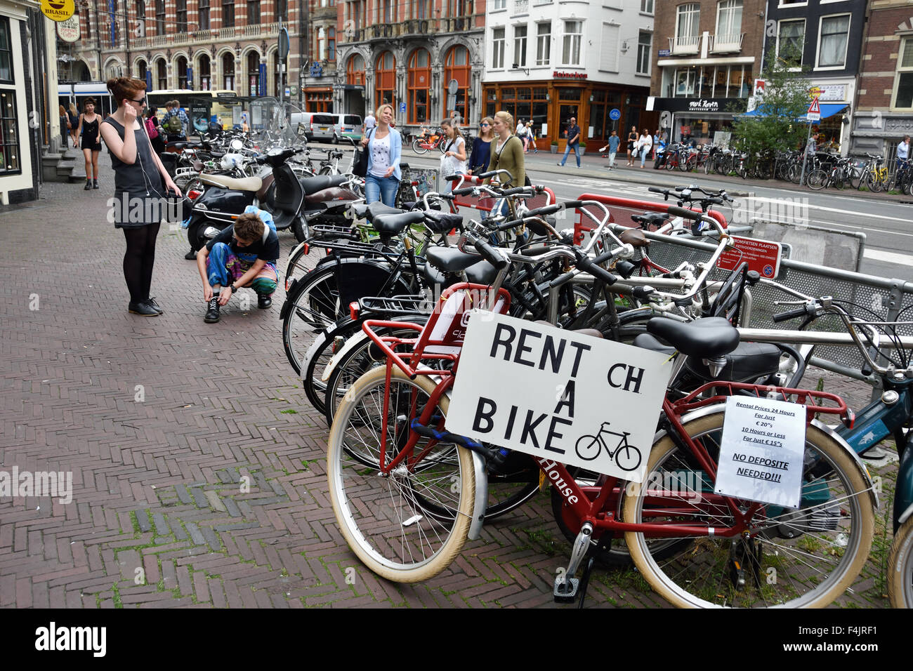 Madeleine Short - Rent A Bike AmsterDam Center Town City NetherlanDs Dutch Bicycles F4JRF1