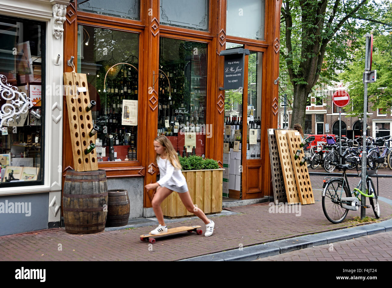 Girl Skateboard small Fashion Shops ( de negen straatjes nine little