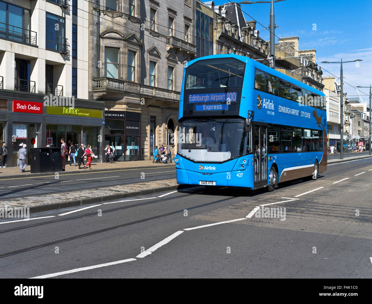 dh  PRINCES STREET EDINBURGH Edinburgh Airport Express bus Stock Photo