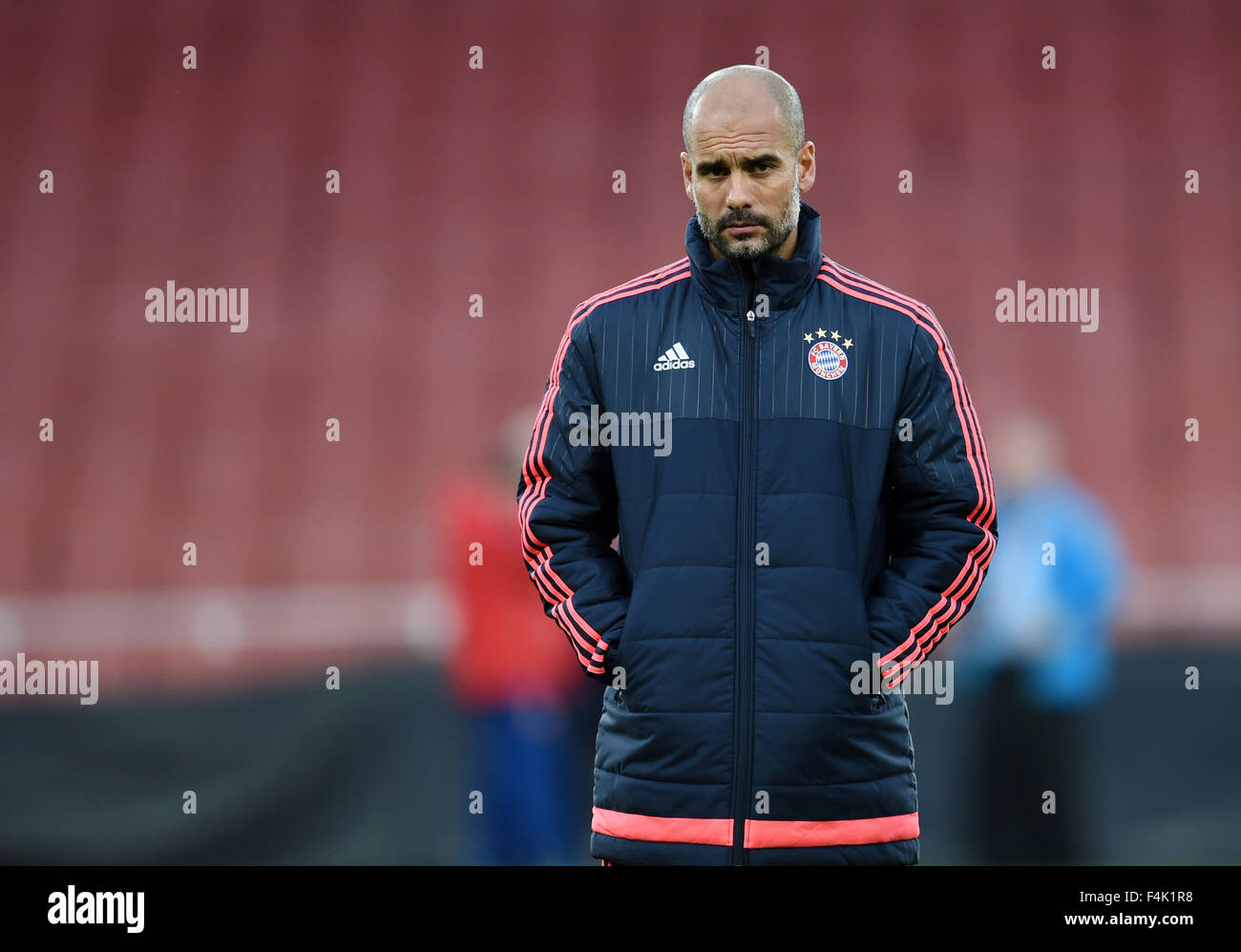 London, UK. 19th Oct, 2015. Bayern Munich coach Pep Guardiola at a training session at the Emirates Stadium in London, UK, 19 October 2015. Bayern Munich play Arsenal in the group stage of the UEFA Champions League on 20 October 2015. PHOTO: TOBIAS HASE/DPA/Alamy Live News Stock Photo