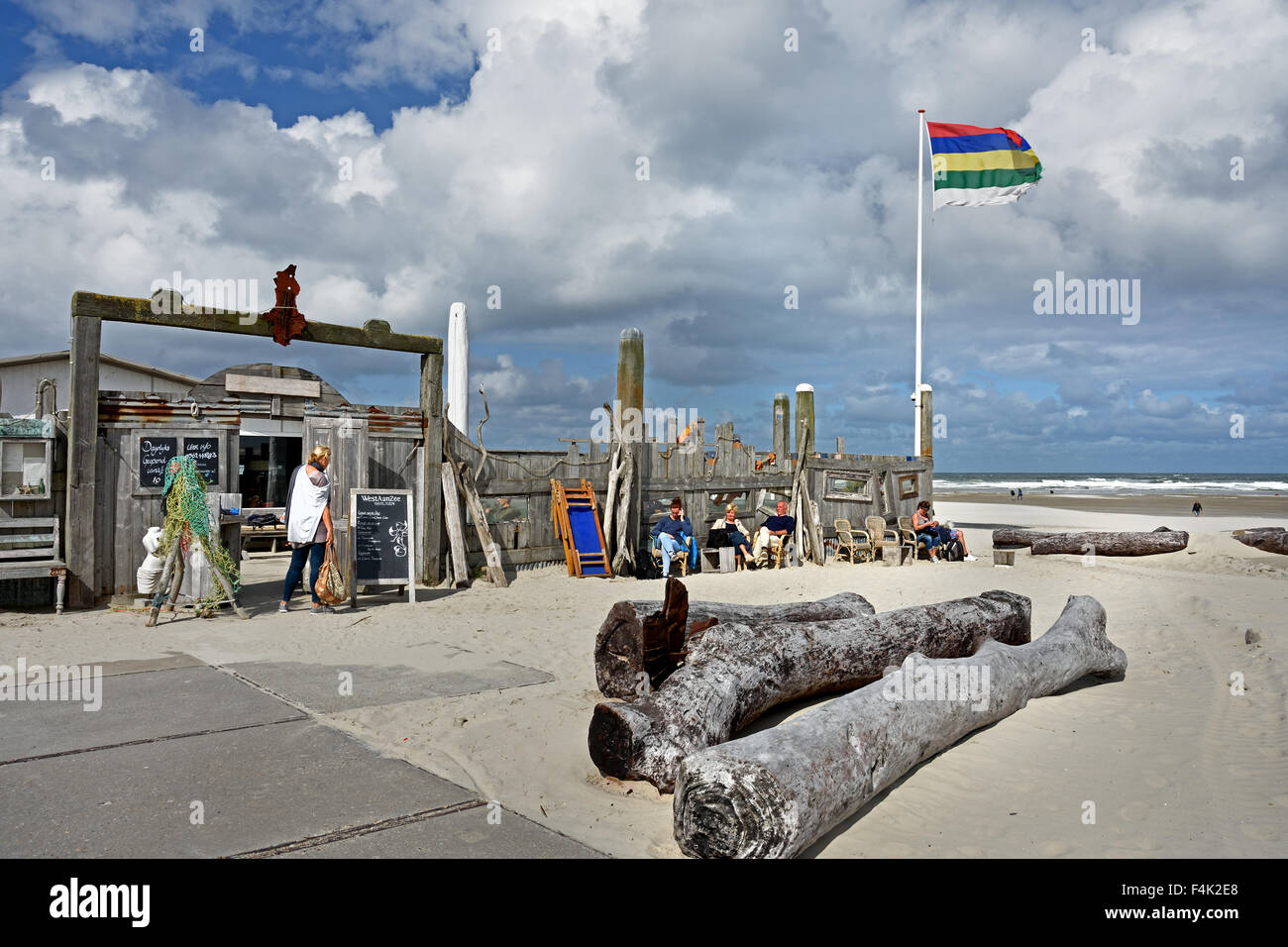 Paviljoen West Aan Zee ( Nort Sea ) Terschelling beach cafe bar pub  restaurant Netherlands Stock Photo - Alamy